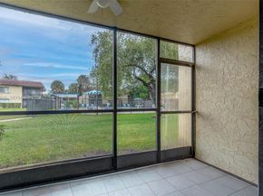 325 Lakeview Dr 102, Weston FL 33326