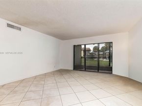 325 Lakeview Dr 102, Weston FL 33326