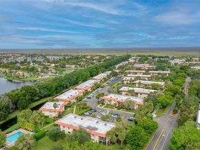 325 Lakeview Dr 102, Weston FL 33326