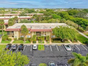 325 Lakeview Dr 102, Weston FL 33326