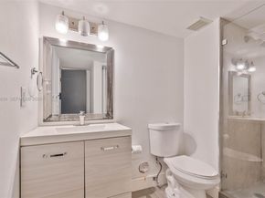 325 Lakeview Dr 102, Weston FL 33326