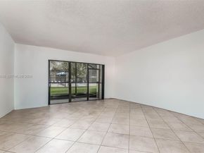 325 Lakeview Dr 102, Weston FL 33326