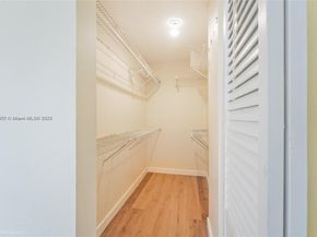 4801 NW 7th St 80316, Miami FL 33126
