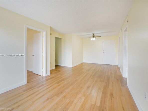 4801 NW 7th St 80316, Miami FL 33126