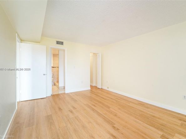 4801 NW 7th St 80316, Miami FL 33126