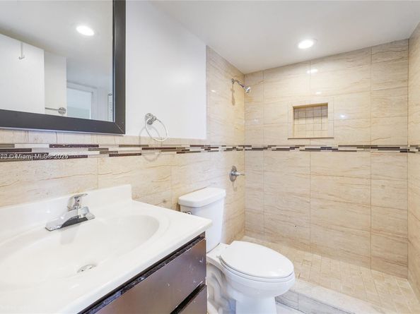 4801 NW 7th St 80316, Miami FL 33126