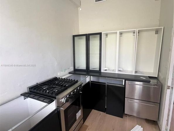 2421 Lake Pancoast Dr 4D, Miami Beach FL 33140