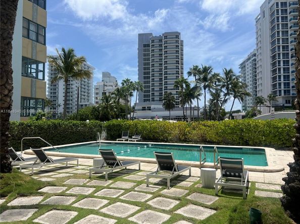 2421 Lake Pancoast Dr 4D, Miami Beach FL 33140