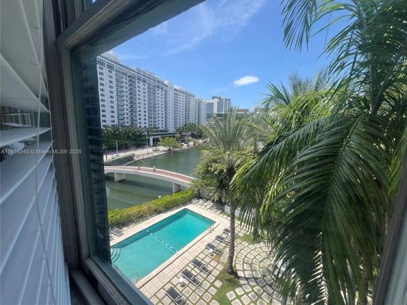 2421 Lake Pancoast Dr 4D, Miami Beach FL 33140