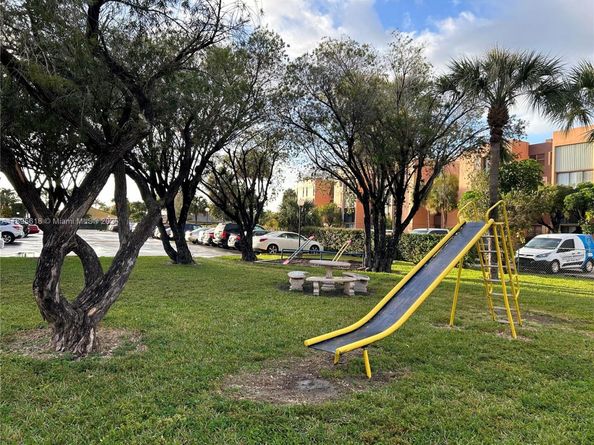 9411 SW 4th St 202, Miami FL 33174