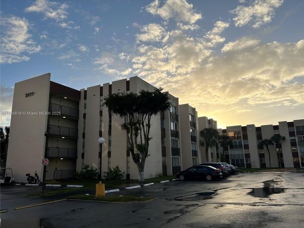 9411 SW 4th St 202, Miami FL 33174
