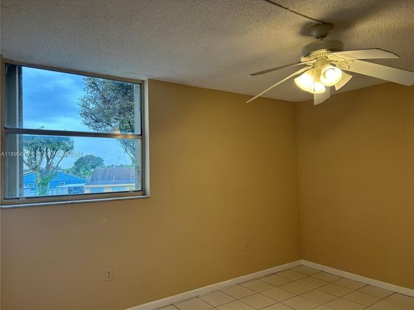 9411 SW 4th St 202, Miami FL 33174