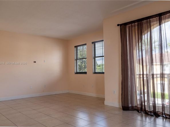 8906 W Flagler St 222, Miami FL 33174