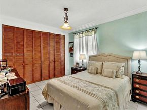 900 Spoonbill Cir, Weston FL 33326