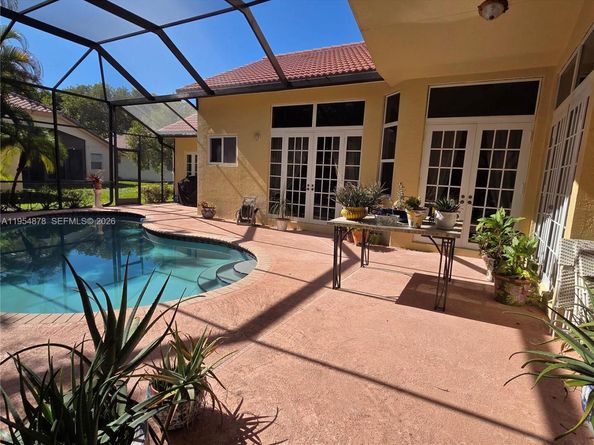 900 Spoonbill Cir, Weston FL 33326