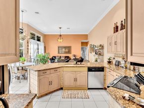 900 Spoonbill Cir, Weston FL 33326