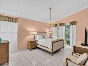 900 Spoonbill Cir, Weston FL 33326