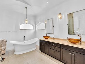 900 Spoonbill Cir, Weston FL 33326