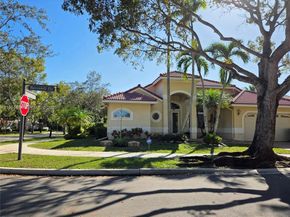 900 Spoonbill Cir, Weston FL 33326