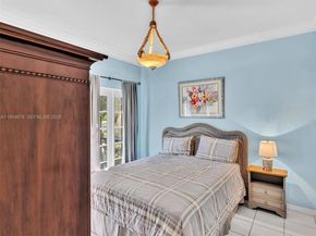 900 Spoonbill Cir, Weston FL 33326