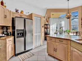 900 Spoonbill Cir, Weston FL 33326