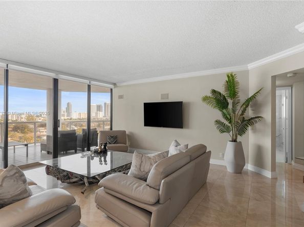 3600 Yacht Club Dr 902, Aventura FL 33180