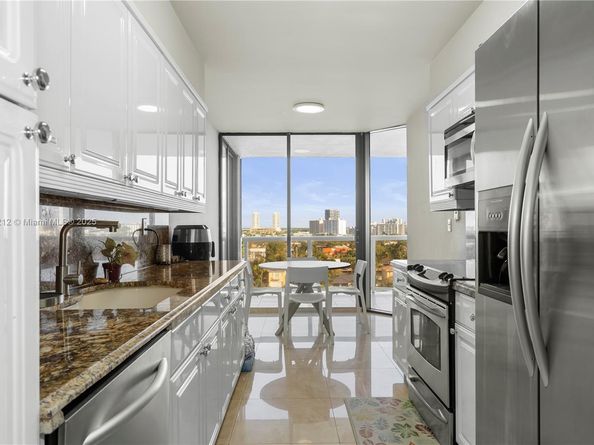 3600 Yacht Club Dr 902, Aventura FL 33180