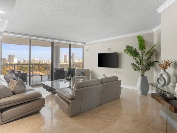 3600 Yacht Club Dr 902, Aventura FL 33180