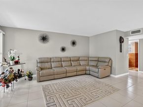 5901 Camino Del Sol 207, Boca Raton FL 33433