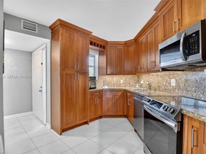 5901 Camino Del Sol 207, Boca Raton FL 33433