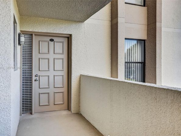 5901 Camino Del Sol 207, Boca Raton FL 33433