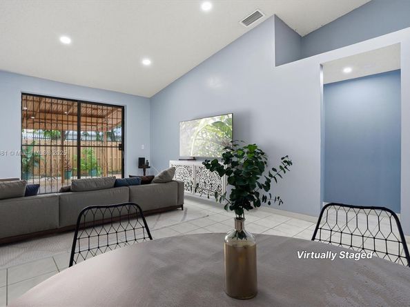 6726 NW 188th Ter, Hialeah FL 33015