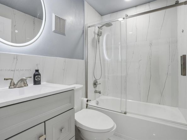 6726 NW 188th Ter, Hialeah FL 33015