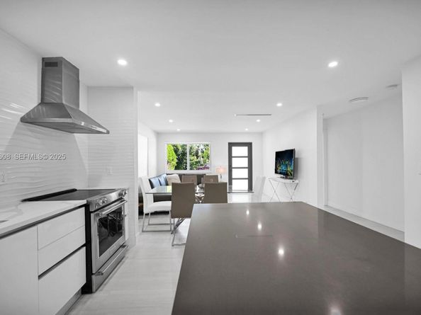 1546 Van Buren St, Hollywood FL 33020