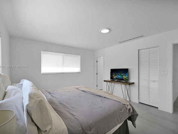 1546 Van Buren St, Hollywood FL 33020