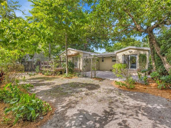 6086 SW 20th St, Miami FL 33155