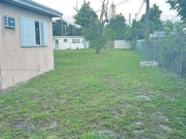 6112 Mayo St, Hollywood FL 33023