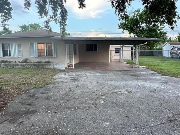 6112 Mayo St, Hollywood FL 33023