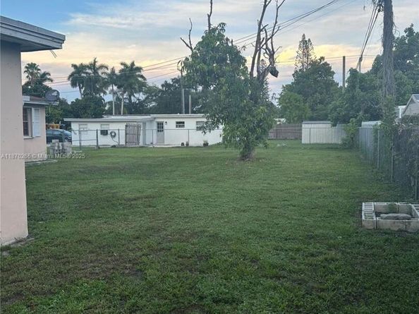 6112 Mayo St, Hollywood FL 33023