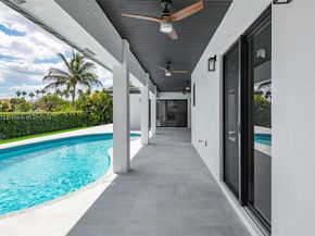 19601 E Saint Andrews Dr, Hialeah FL 33015