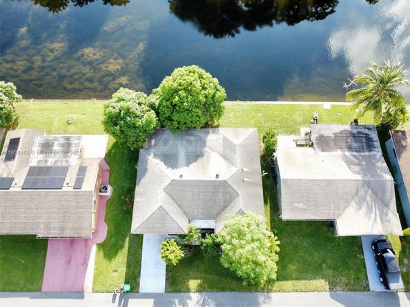 6013 NW 68th Ave, Tamarac FL 33321