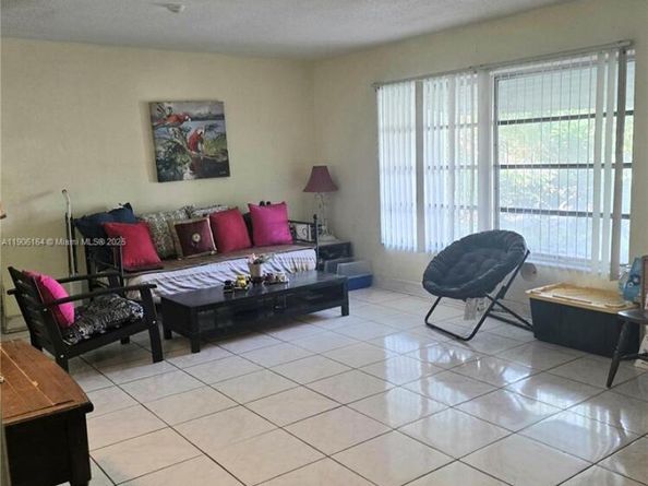 6013 NW 68th Ave, Tamarac FL 33321