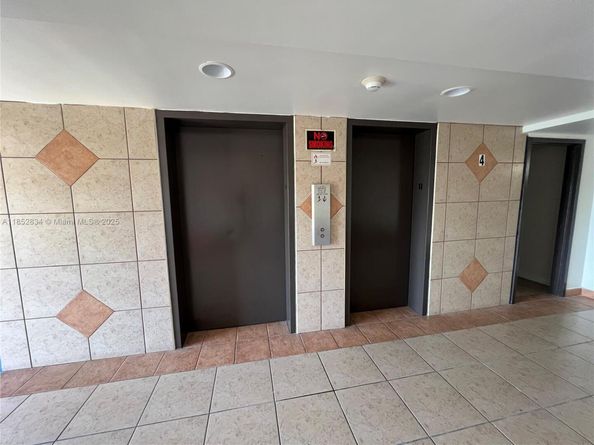 9686 Fontainebleau Blvd 402, Miami FL 33172