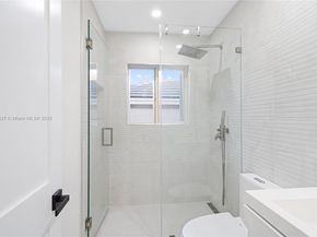 15658 SW 16th St, Pembroke Pines FL 33027