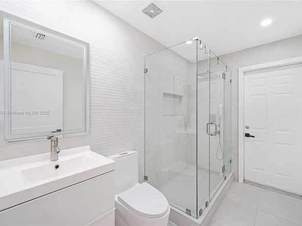 15658 SW 16th St, Pembroke Pines FL 33027