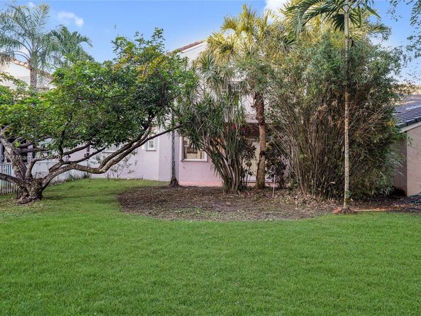 15658 SW 16th St, Pembroke Pines FL 33027