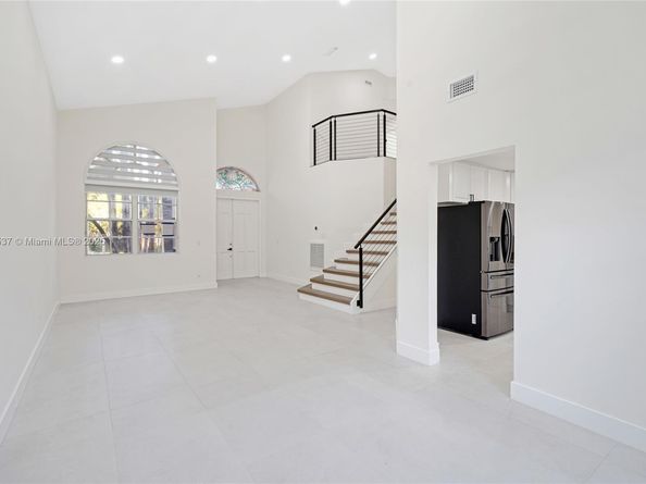 15658 SW 16th St, Pembroke Pines FL 33027