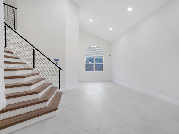 15658 SW 16th St, Pembroke Pines FL 33027