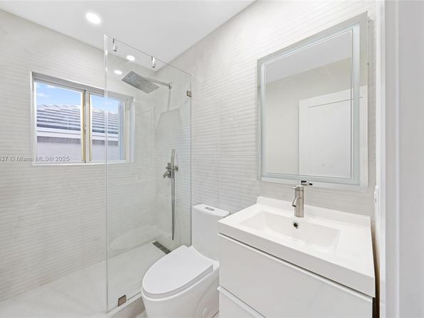 15658 SW 16th St, Pembroke Pines FL 33027