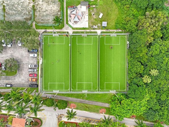 15658 SW 16th St, Pembroke Pines FL 33027